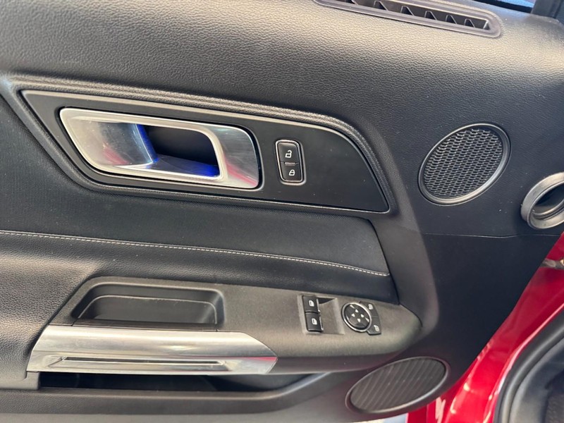 Ford Mustang Vehicle Image 12