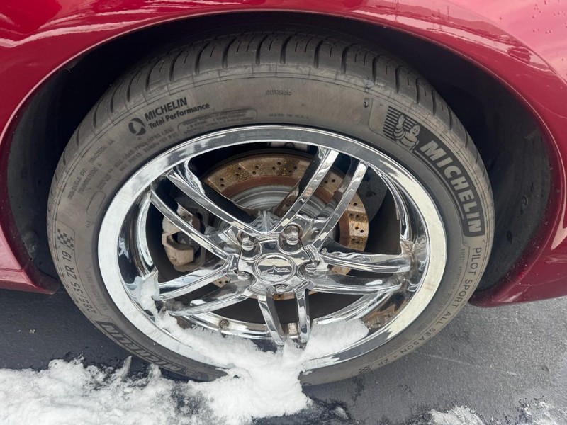 Chevrolet Corvette Vehicle Image 05