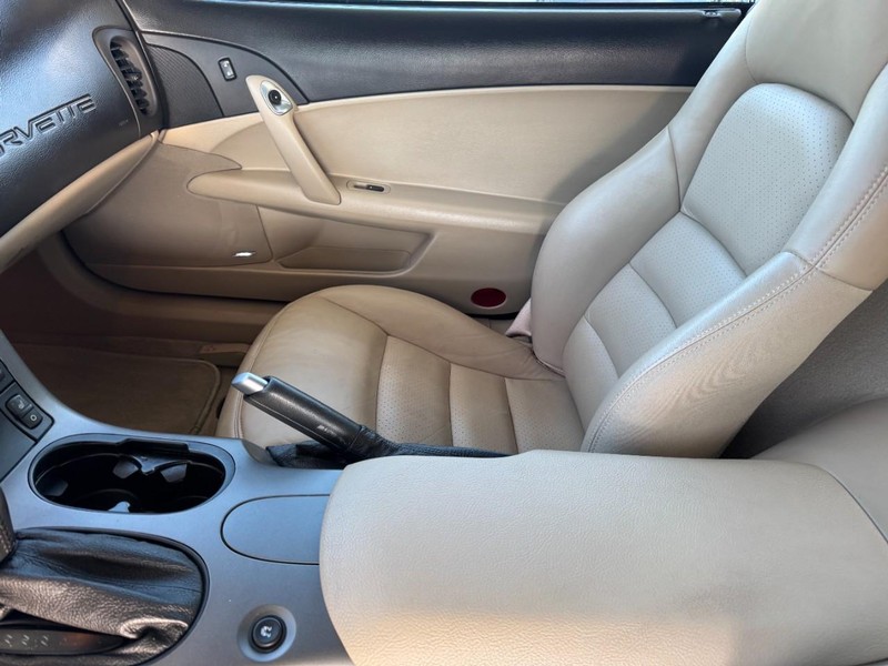 Chevrolet Corvette Vehicle Image 09