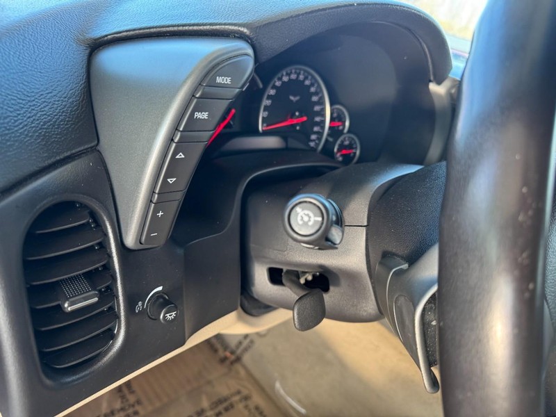 Chevrolet Corvette Vehicle Image 12