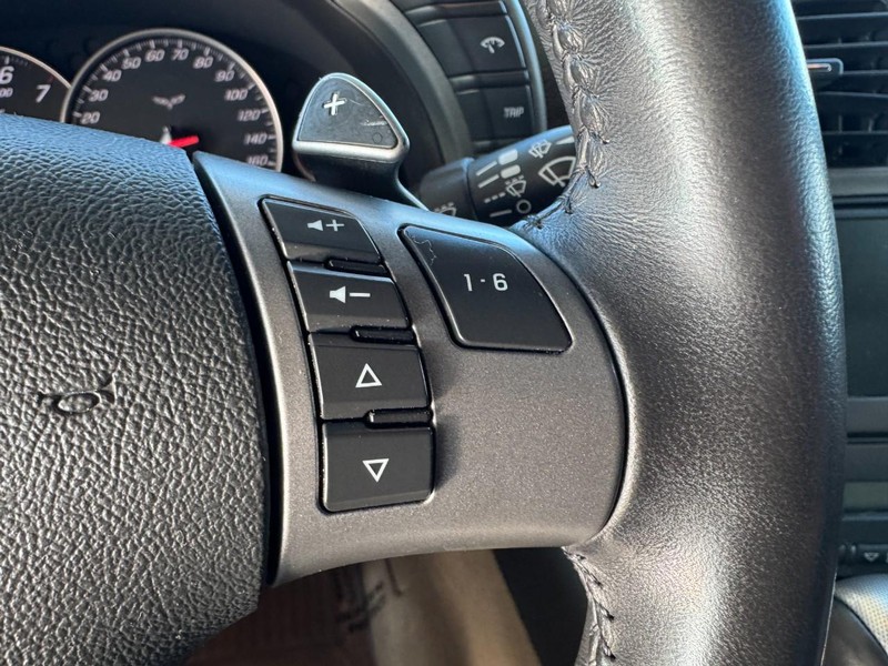 Chevrolet Corvette Vehicle Image 13