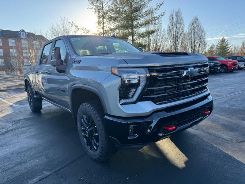 Chevrolet Silverado 2500HD Vehicle Image 02