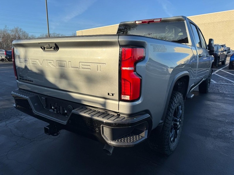 Chevrolet Silverado 2500HD Vehicle Image 04