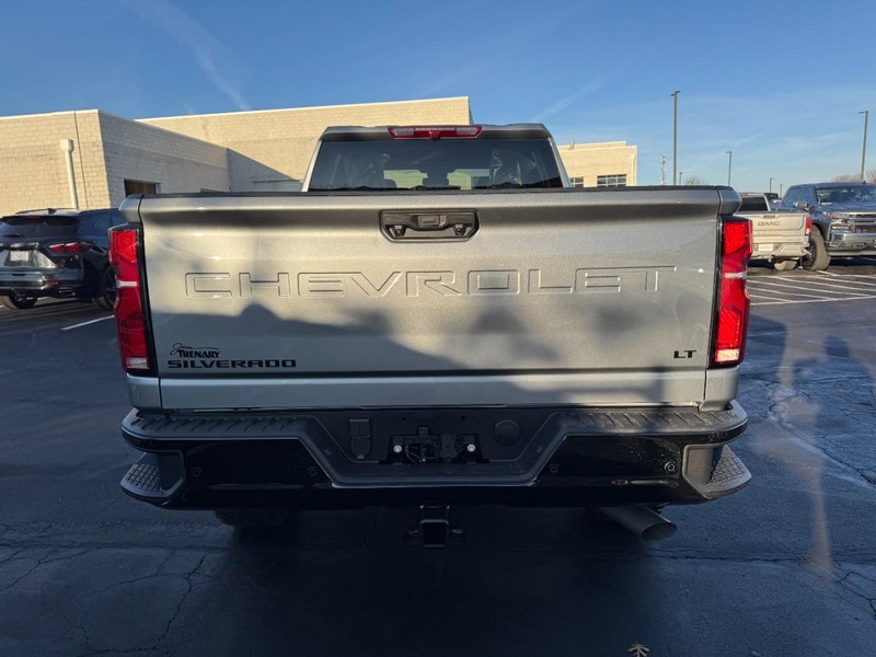 Chevrolet Silverado 2500HD Vehicle Image 05