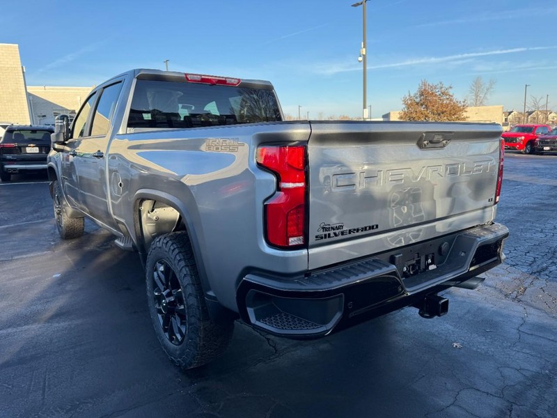 Chevrolet Silverado 2500HD Vehicle Image 06