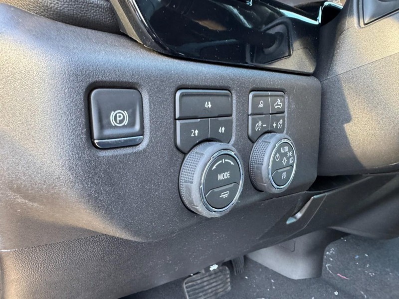 Chevrolet Silverado 2500HD Vehicle Image 10