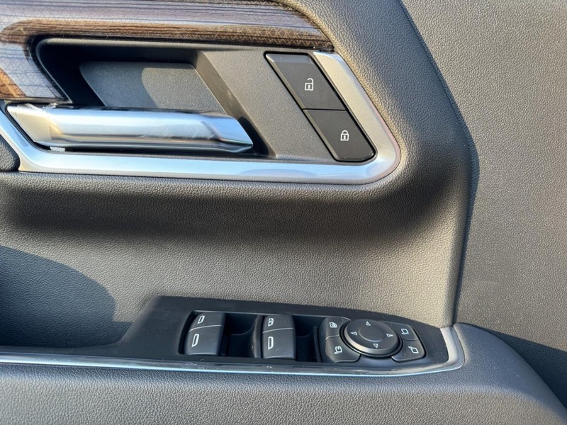 Chevrolet Silverado 2500HD Vehicle Image 11