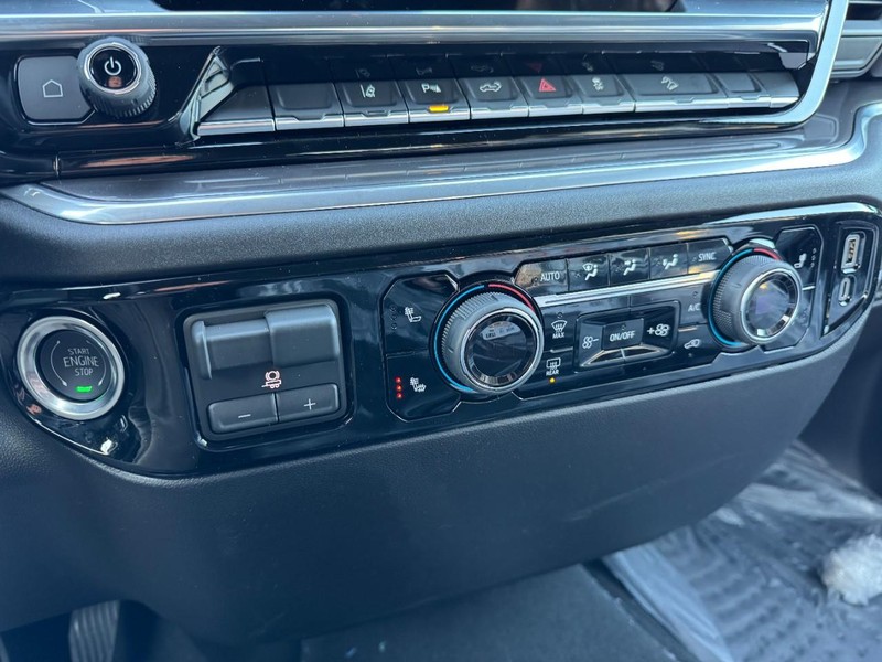 Chevrolet Silverado 2500HD Vehicle Image 14