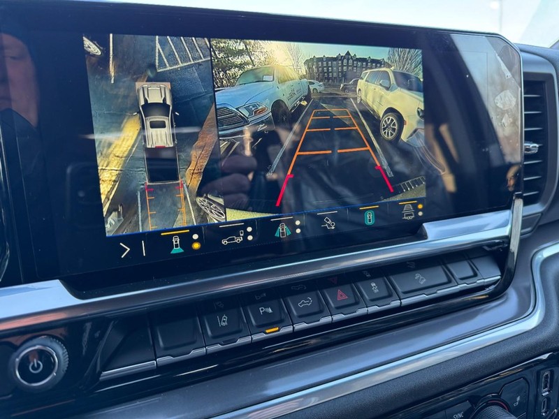 Chevrolet Silverado 2500HD Vehicle Image 17