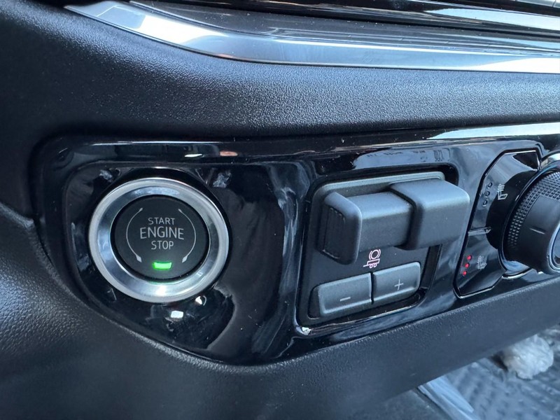 Chevrolet Silverado 2500HD Vehicle Image 18