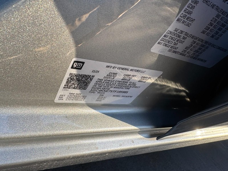 Chevrolet Silverado 2500HD Vehicle Image 19