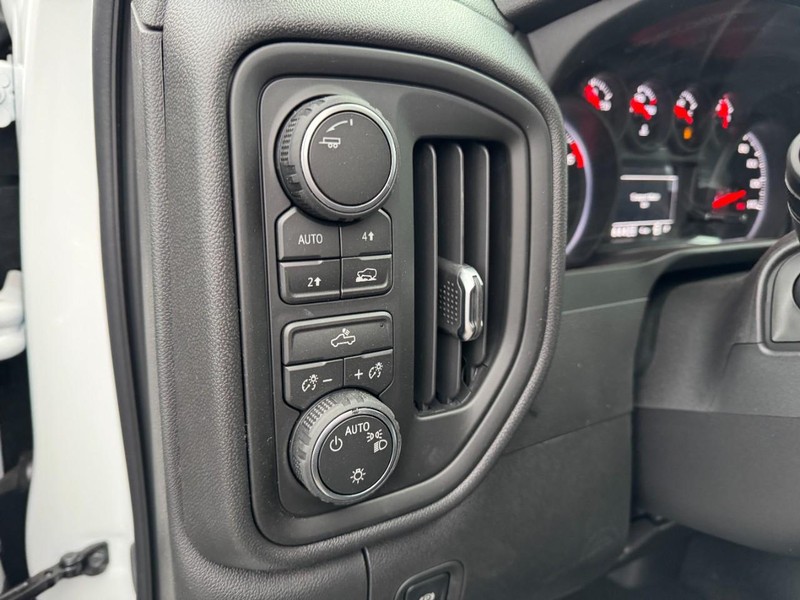 Chevrolet Silverado 1500 Vehicle Image 11