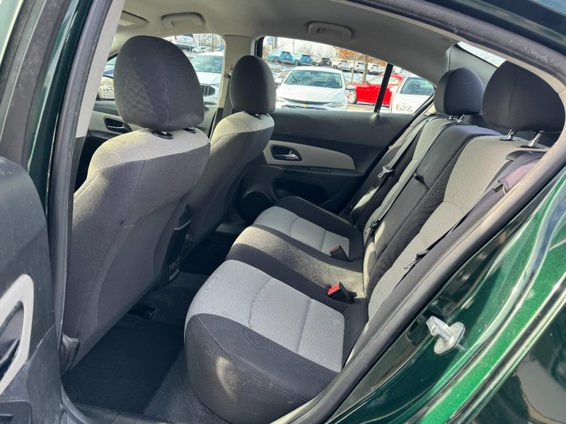 Chevrolet Cruze Vehicle Image 10