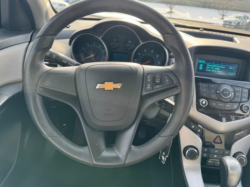 Chevrolet Cruze Vehicle Image 12