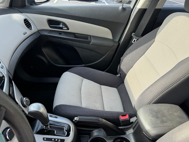 Chevrolet Cruze Vehicle Image 13