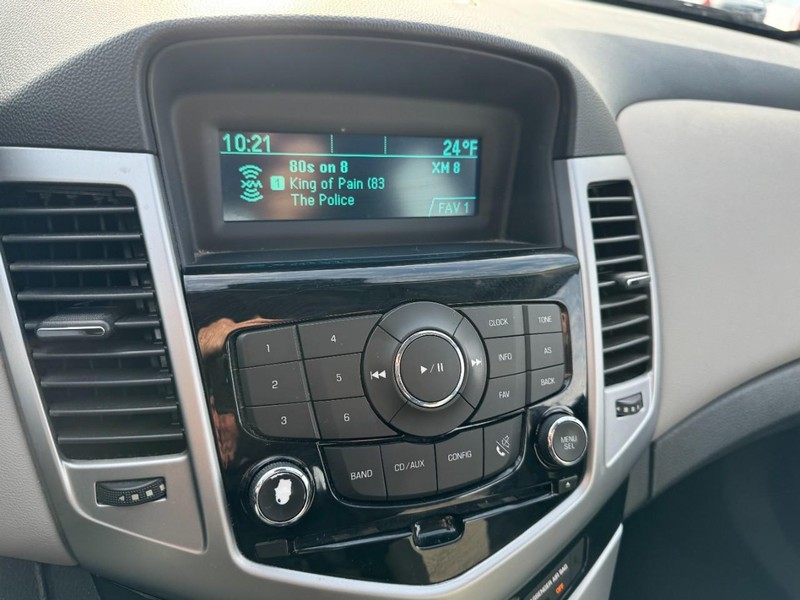 Chevrolet Cruze Vehicle Image 18