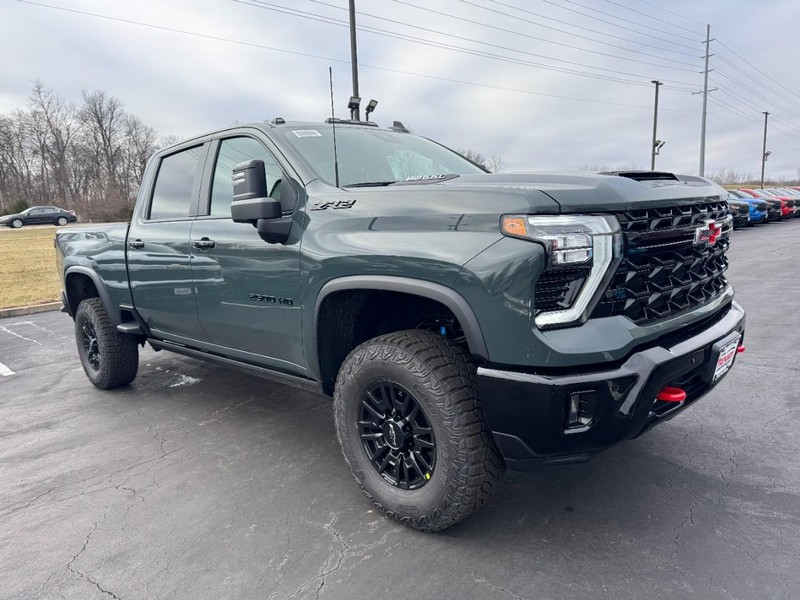 Chevrolet Silverado 2500HD Vehicle Image 02