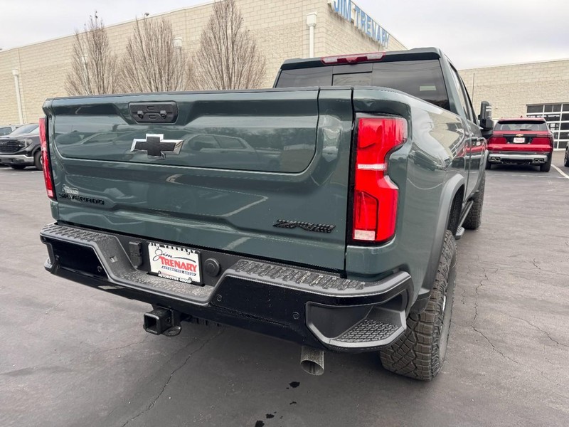 Chevrolet Silverado 2500HD Vehicle Image 04