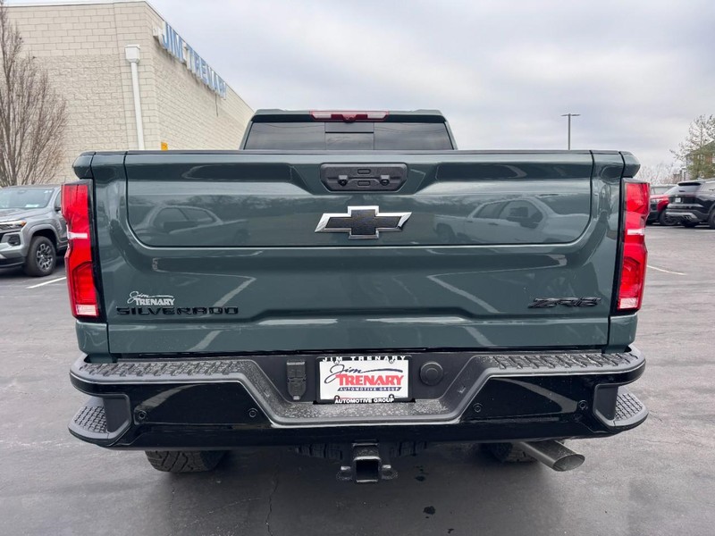 Chevrolet Silverado 2500HD Vehicle Image 05