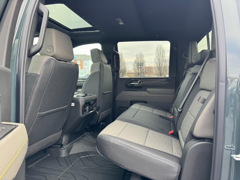 Chevrolet Silverado 2500HD Vehicle Image 09