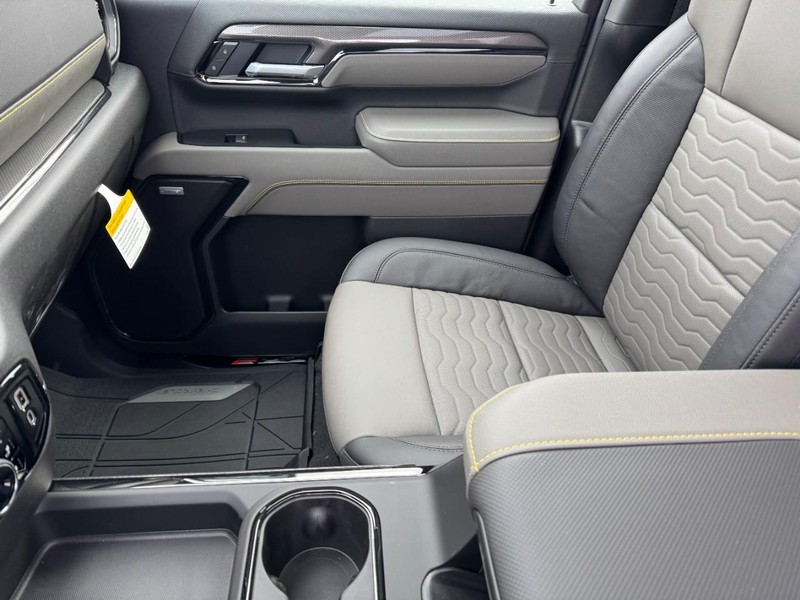 Chevrolet Silverado 2500HD Vehicle Image 11