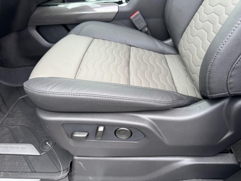 Chevrolet Silverado 2500HD Vehicle Image 12