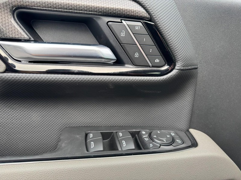 Chevrolet Silverado 2500HD Vehicle Image 13