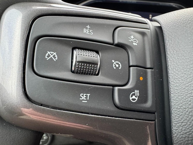 Chevrolet Silverado 2500HD Vehicle Image 15