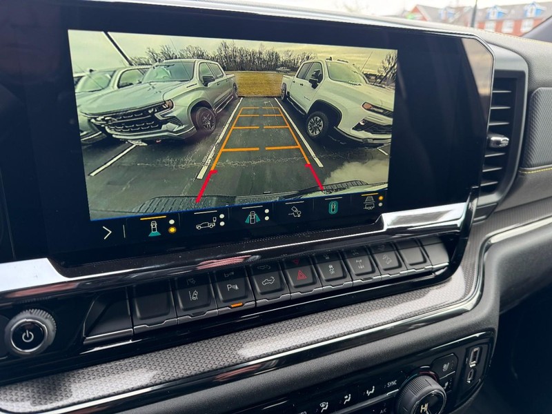 Chevrolet Silverado 2500HD Vehicle Image 20