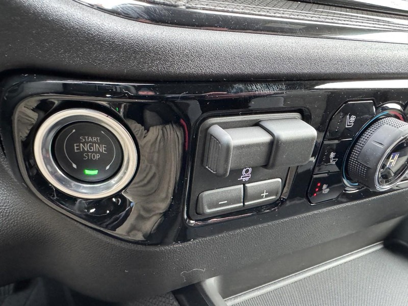 Chevrolet Silverado 2500HD Vehicle Image 21