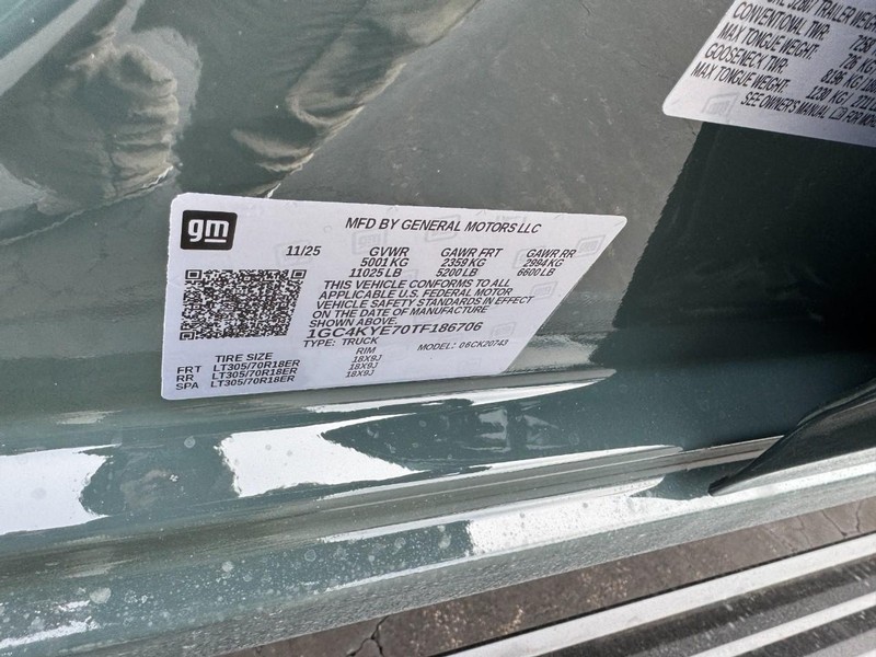 Chevrolet Silverado 2500HD Vehicle Image 22