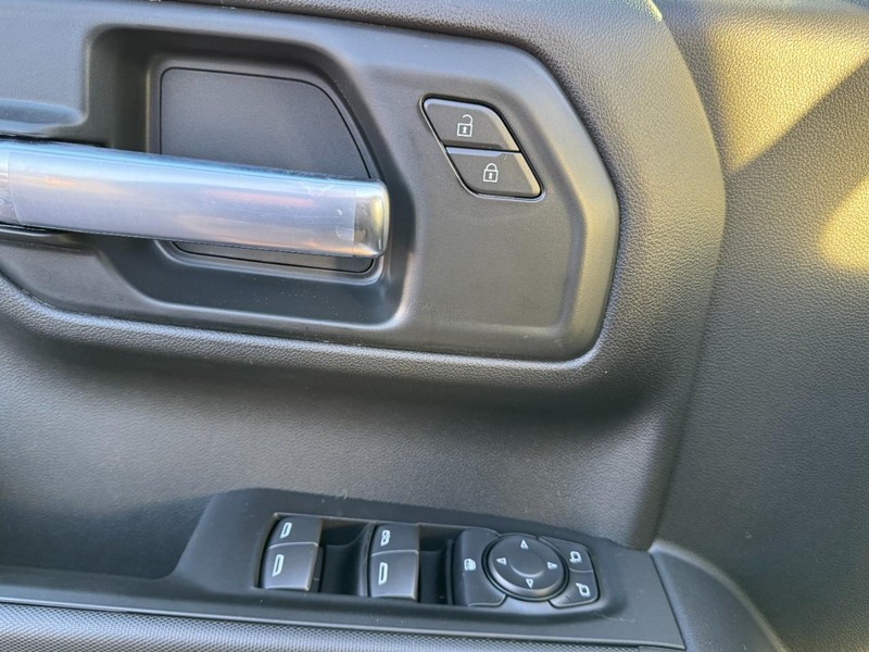 Chevrolet Silverado 1500 Vehicle Image 11