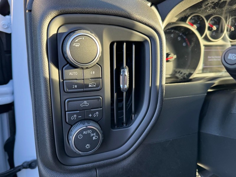 Chevrolet Silverado 1500 Vehicle Image 12