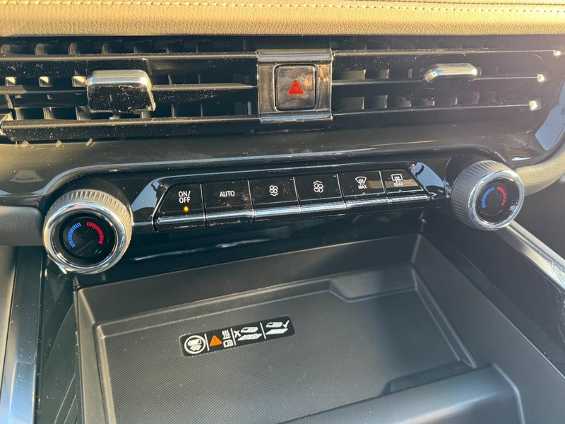 Chevrolet Tahoe Vehicle Image 16