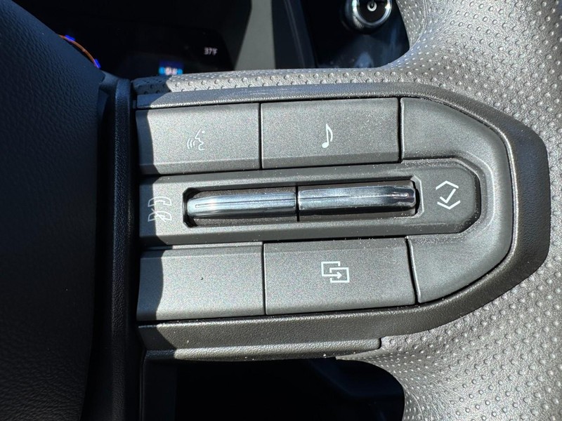 Chevrolet Colorado Vehicle Image 11