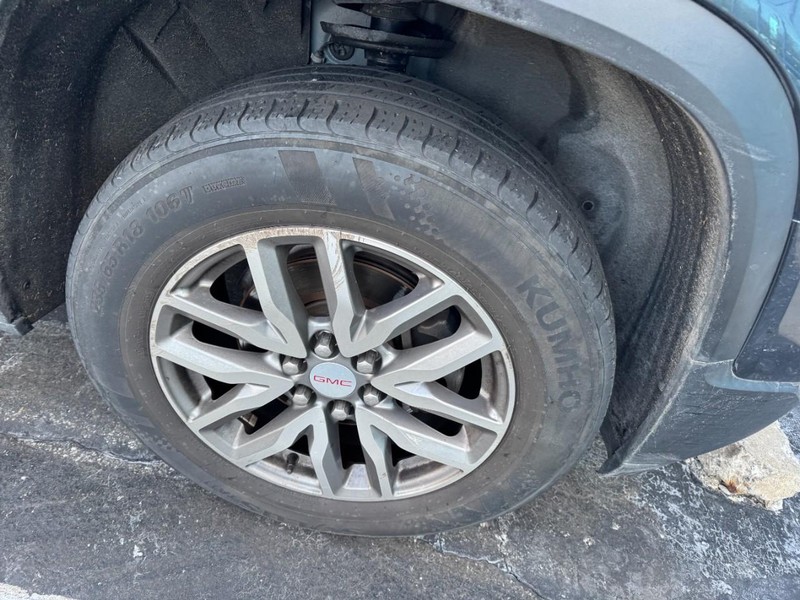 GMC Acadia Vehicle Image 05