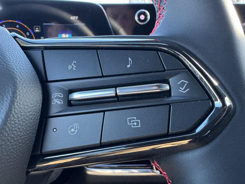 Chevrolet Equinox Vehicle Image 12