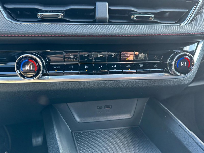 Chevrolet Equinox Vehicle Image 13