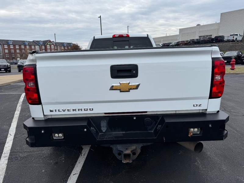 Chevrolet Silverado 3500HD Built After Aug 14 Vehicle Image 04