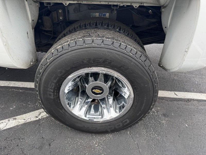 Chevrolet Silverado 3500HD Built After Aug 14 Vehicle Image 06