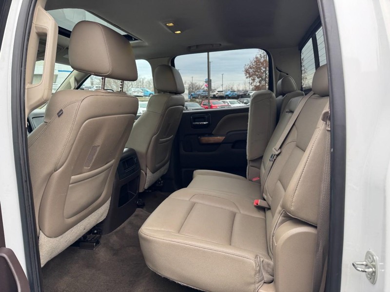 Chevrolet Silverado 3500HD Built After Aug 14 Vehicle Image 09