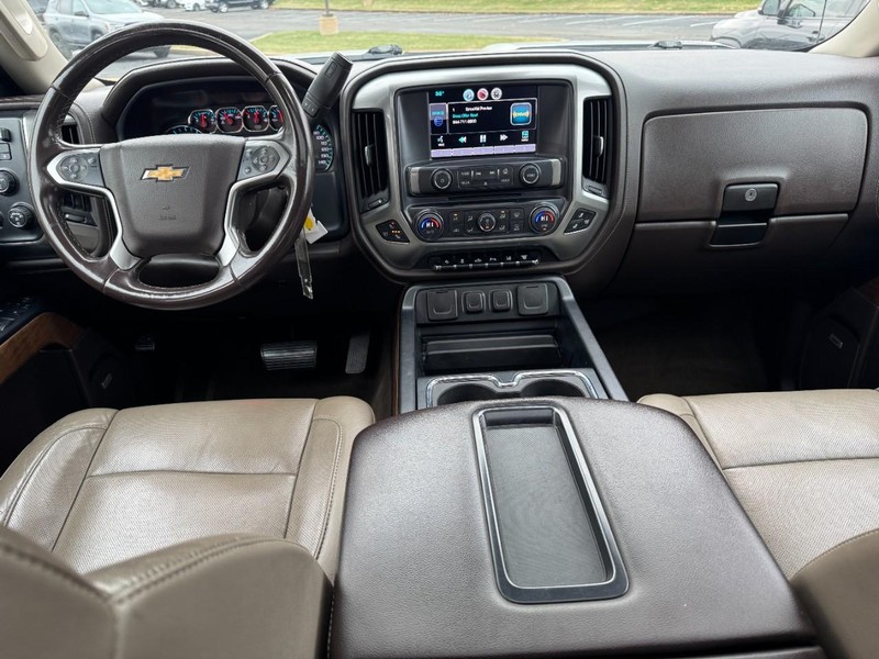 Chevrolet Silverado 3500HD Built After Aug 14 Vehicle Image 11