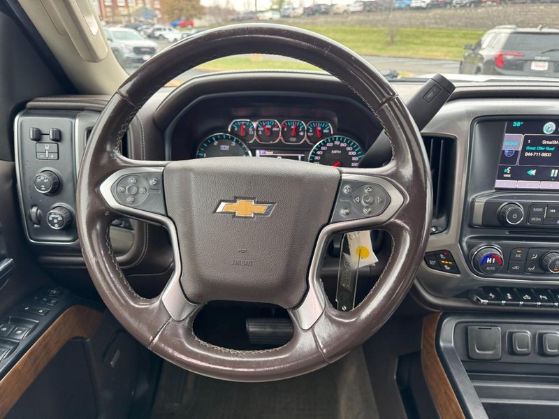 Chevrolet Silverado 3500HD Built After Aug 14 Vehicle Image 12