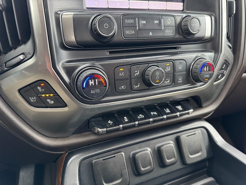 Chevrolet Silverado 3500HD Built After Aug 14 Vehicle Image 19