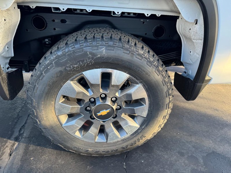 Chevrolet Silverado 2500HD Vehicle Image 06