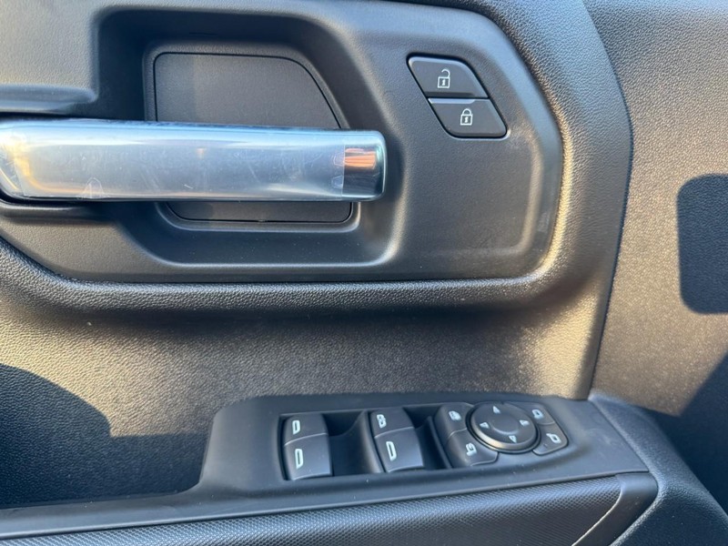 Chevrolet Silverado 2500HD Vehicle Image 12