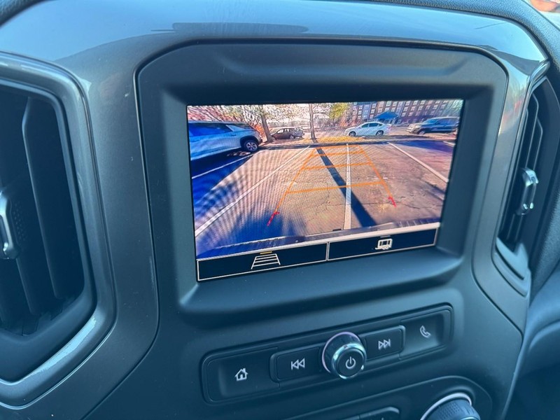 Chevrolet Silverado 2500HD Vehicle Image 16