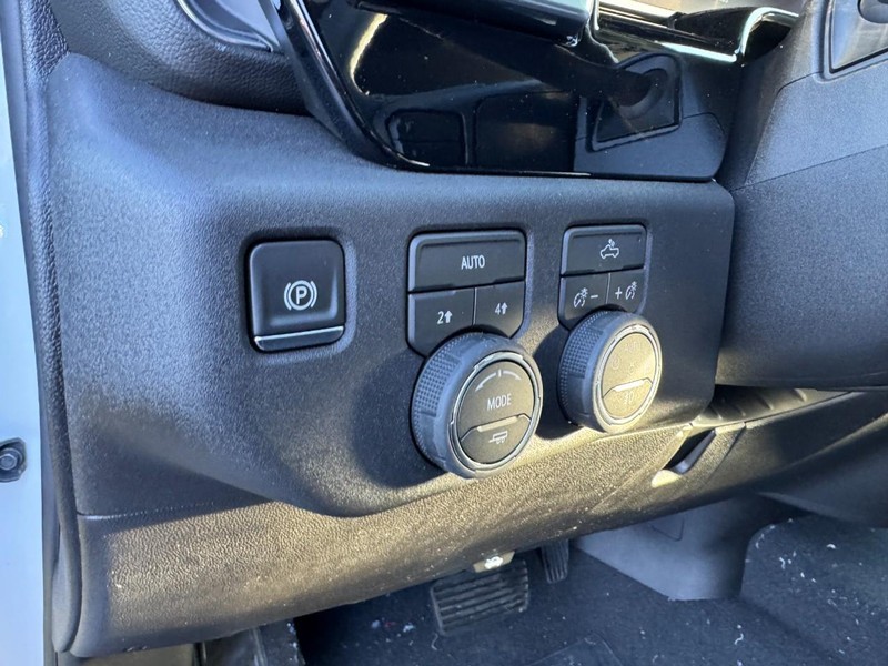 Chevrolet Silverado 1500 Vehicle Image 11