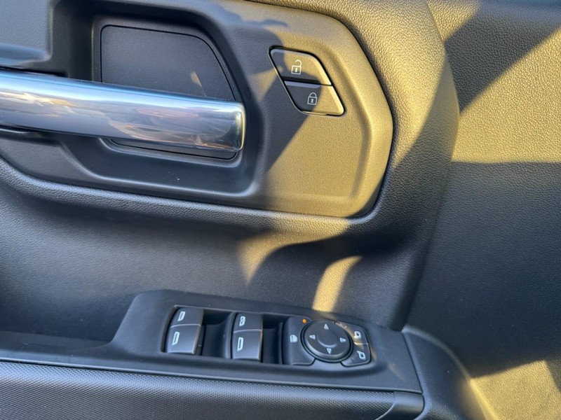 Chevrolet Silverado 1500 Vehicle Image 12