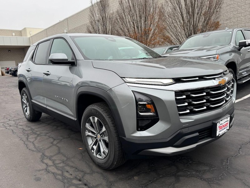 Chevrolet Equinox Vehicle Image 02